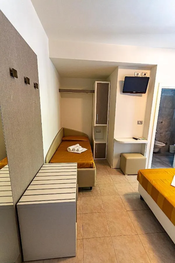 Hotel Monica 리치오네