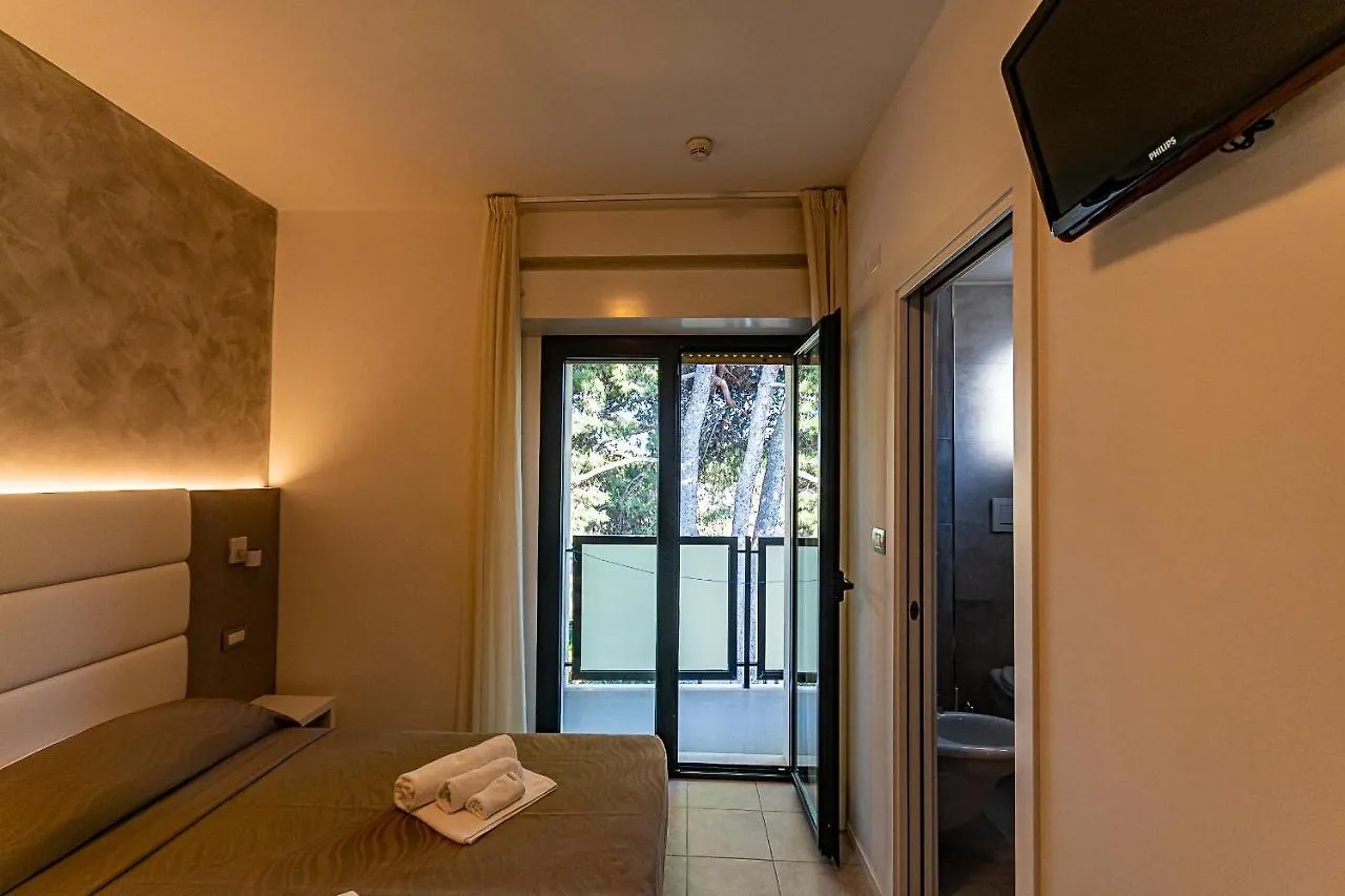 Hotel Monica 리치오네