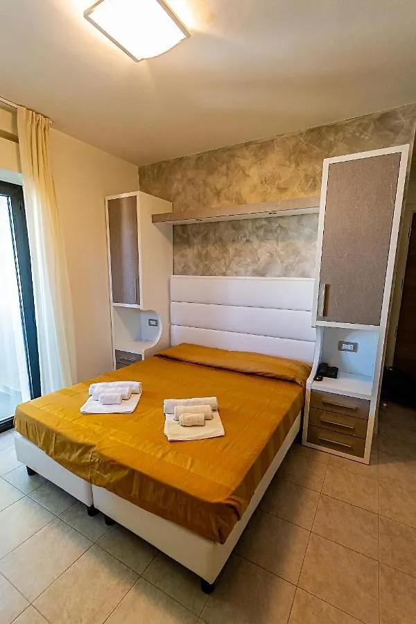 Hotel Monica 리치오네