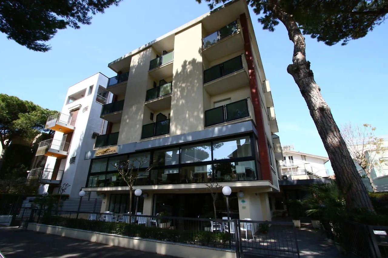 Hotel Monica 리치오네 2*,  이탈리아