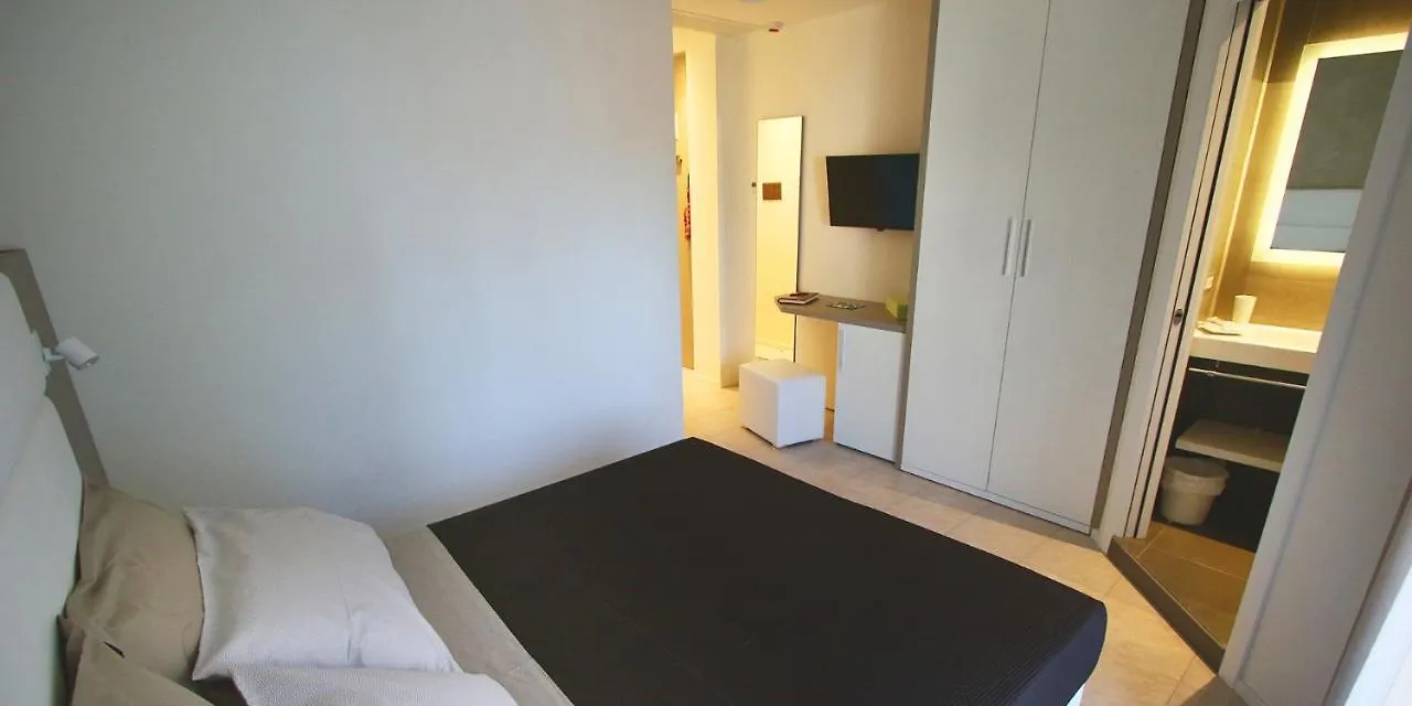 Hotel Monica 리치오네