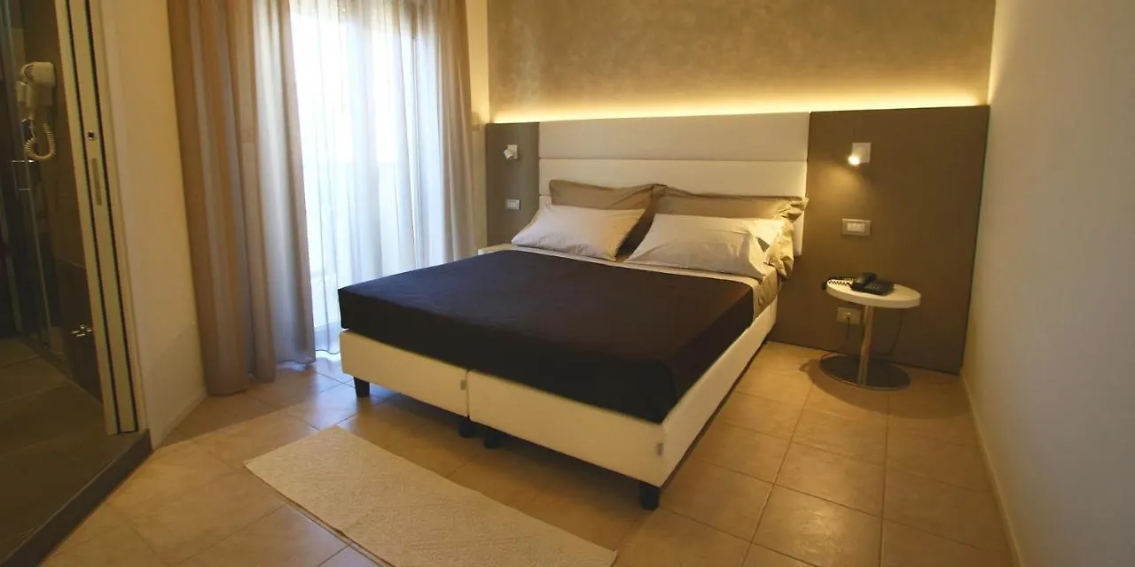 Hotel Monica 리치오네 2*,  이탈리아