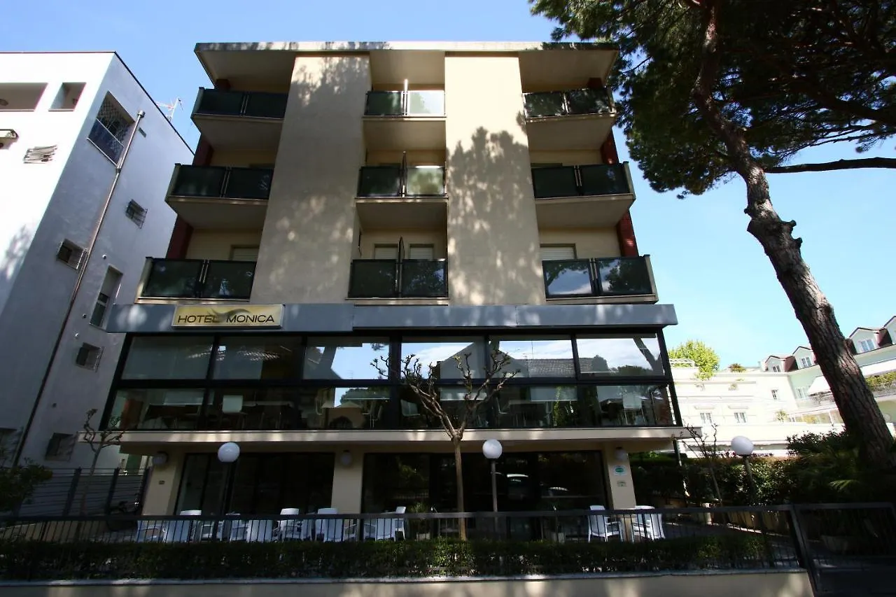 Hotel Monica 리치오네