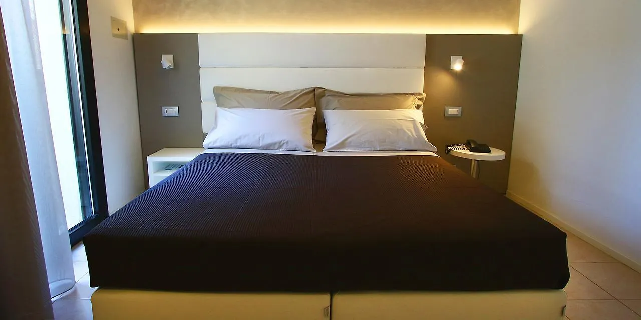 Hotel Monica 리치오네