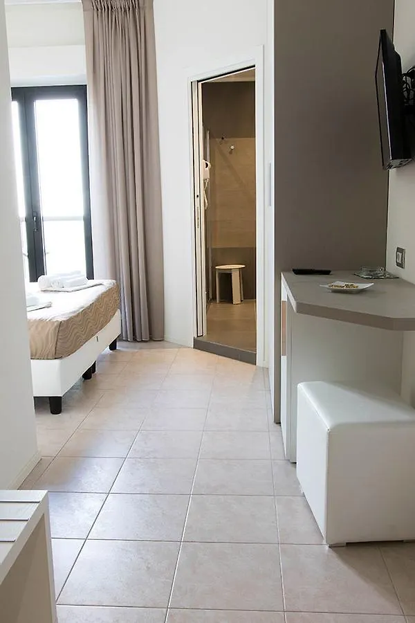 Hotel Monica 리치오네